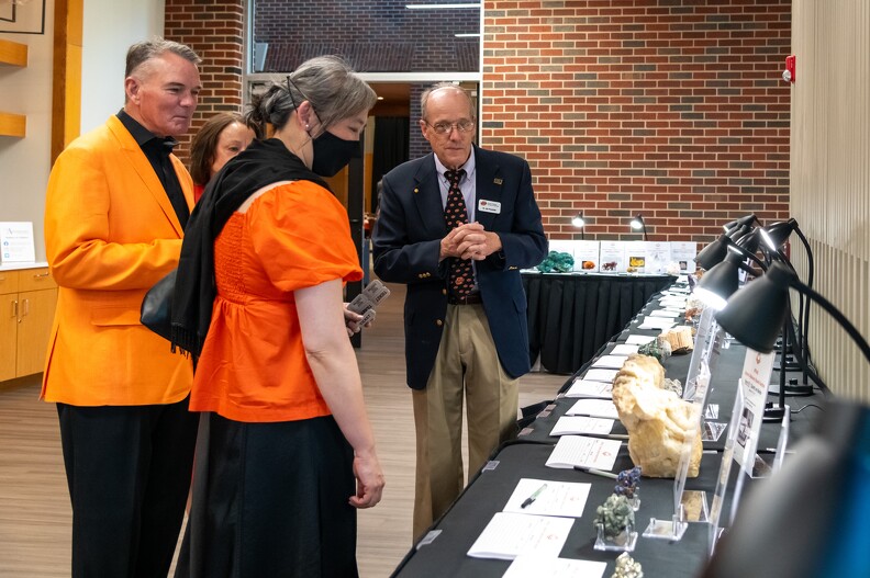Mike and Sue Gaskins, Tracy Quan and Jim Puckette checking out the silent auction. Mike and Sue Gaskins, Tracy Quan and JIm Puckette checking out the silent auction.