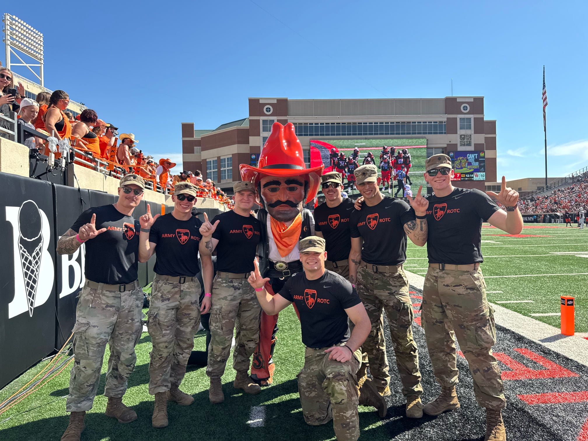 OSU Cadets posing with pete