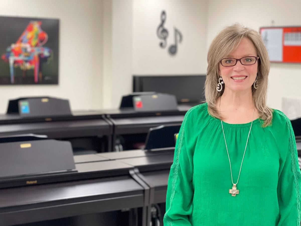 Julie Goodwin headshot