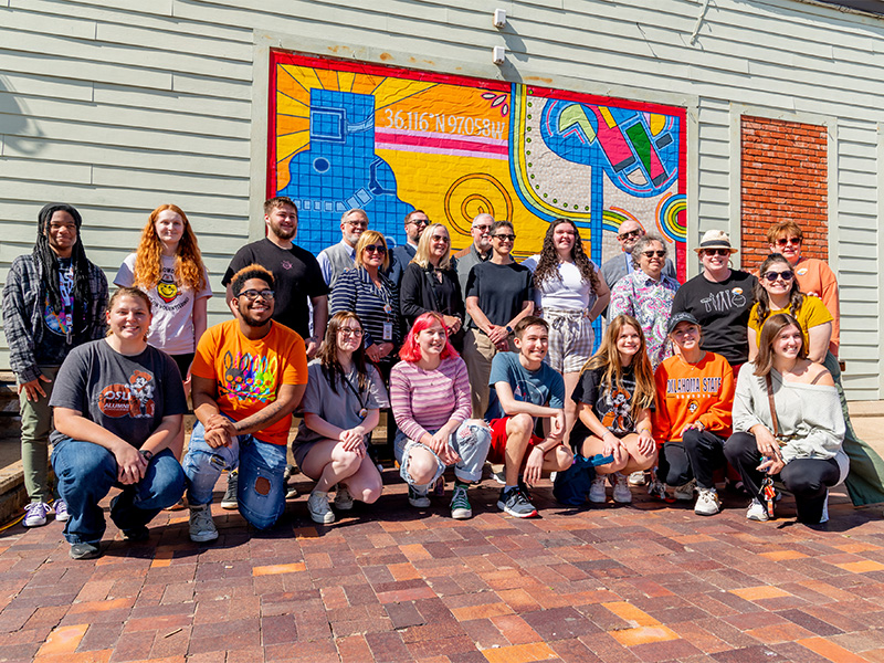 Art Students and Faculty create a mural for Downtown