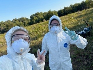 Two people flashing a peace sign