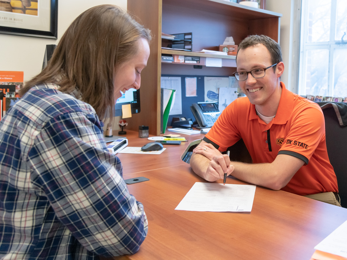 Male advisor speaking with a female student Advisor