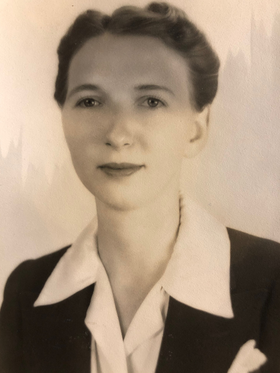 Photo of Helen Holmes