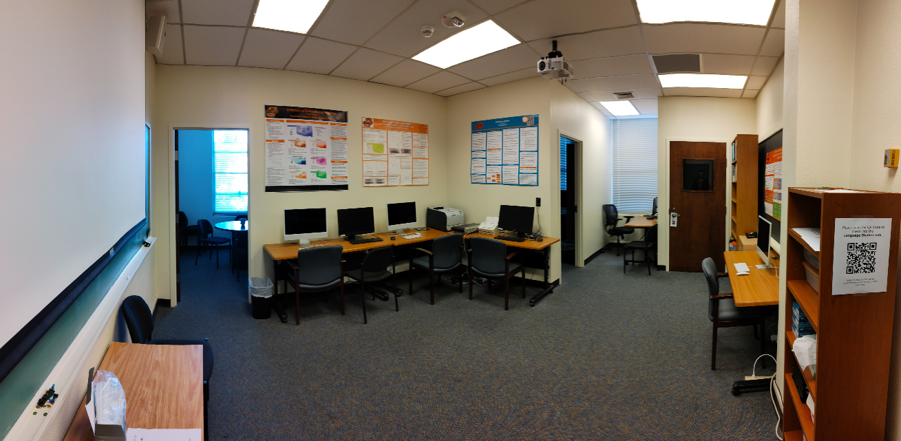 languagestudies_panorama.jpg A photo of a room with desks and computers