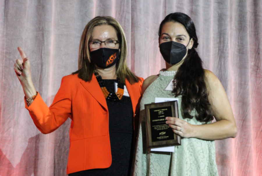 Dr. Camelia Knapp presenting an award to Ms. Estefanny Elizondo