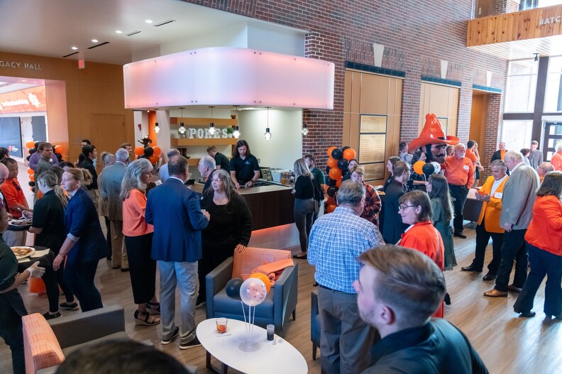 Everyone having a great time before Banquet.