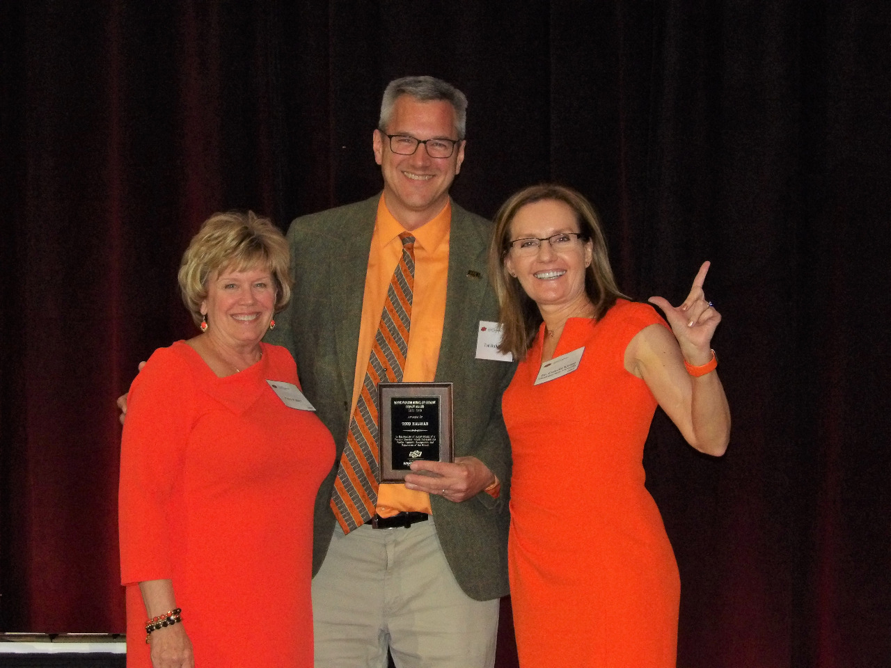 Mrs. Patty Walker and Dr. Camelia Knapp presenting an award to Dr. Todd Halihan.