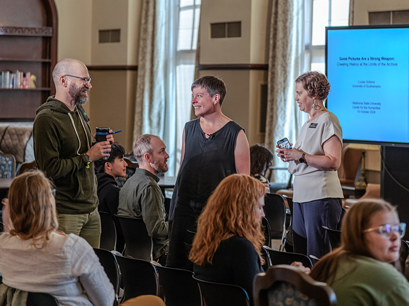 Louise Siddons speaking with a man and woman Louise Siddons speaking with a man and woman