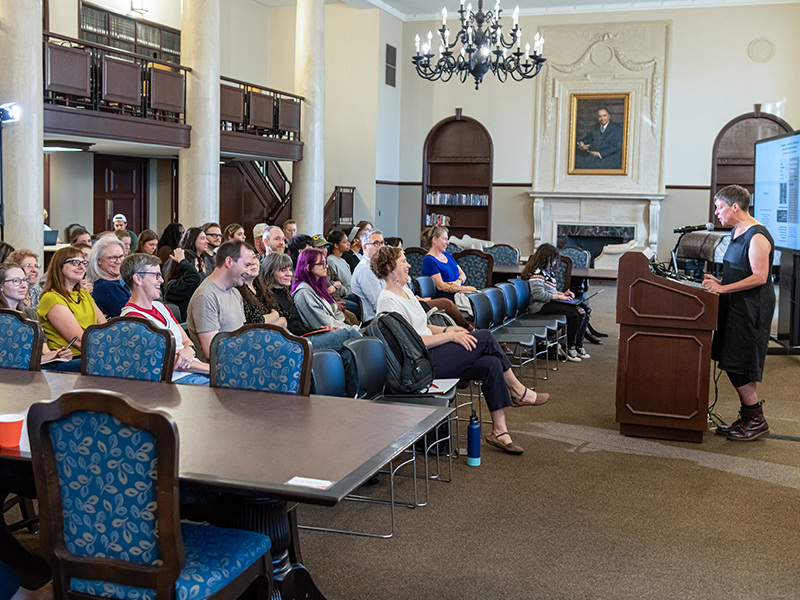 Wideshot from the side of Louise Siddons presenting Wideshot from the side of Louise Siddons presenting