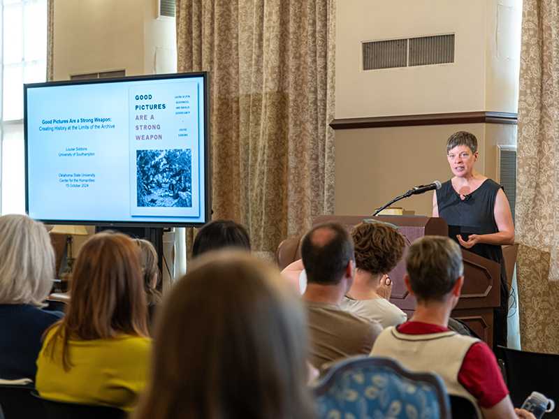 Louise Siddons presenting Louise Siddons presenting