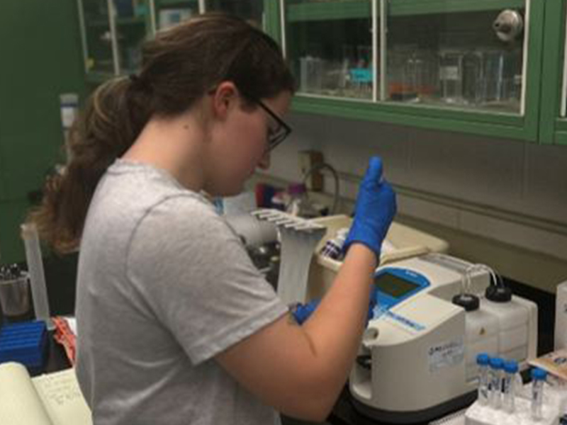 Victoria Rhodes headshot