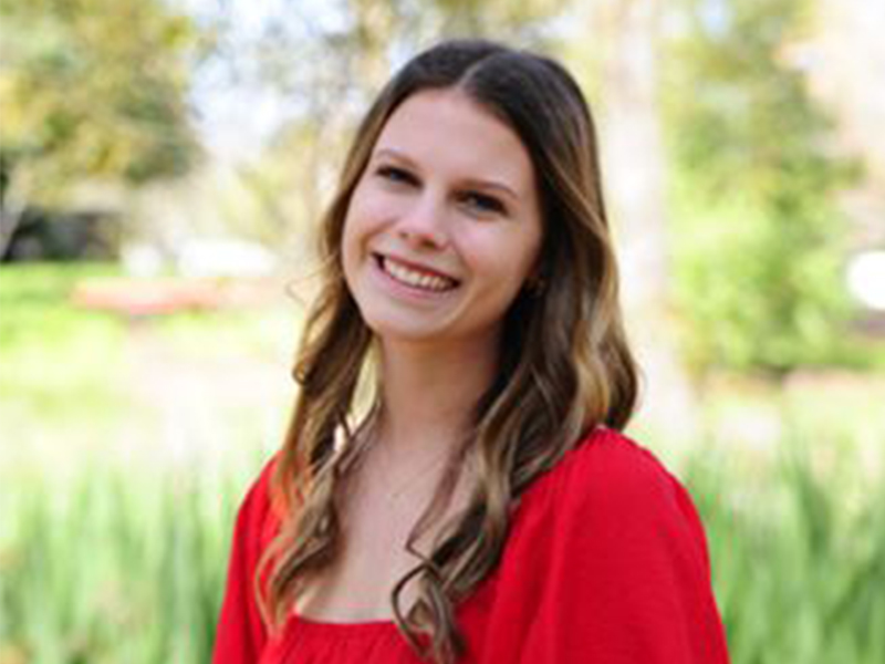 Ally Whiteis headshot