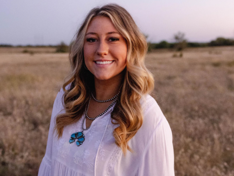 Abigail Smith headshot