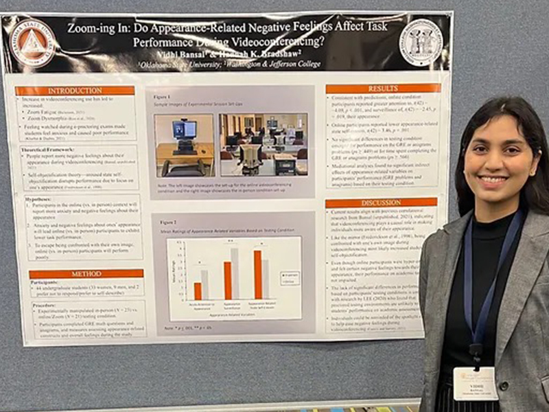 Vidhi with her poster at SPSP